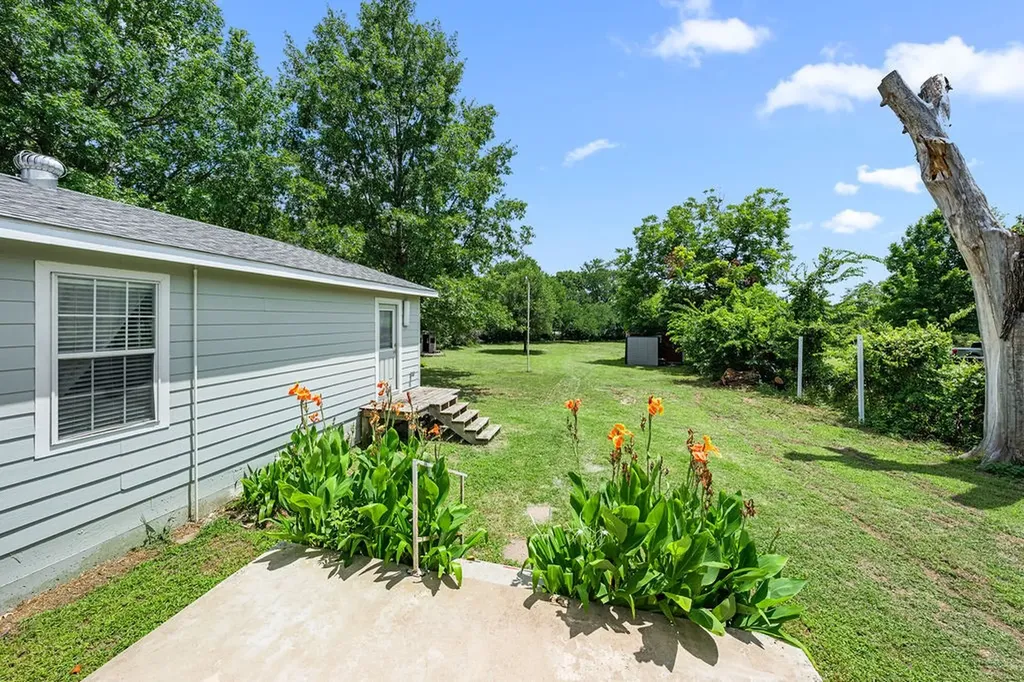 5621 Meandering Road River Oaks TX 76114