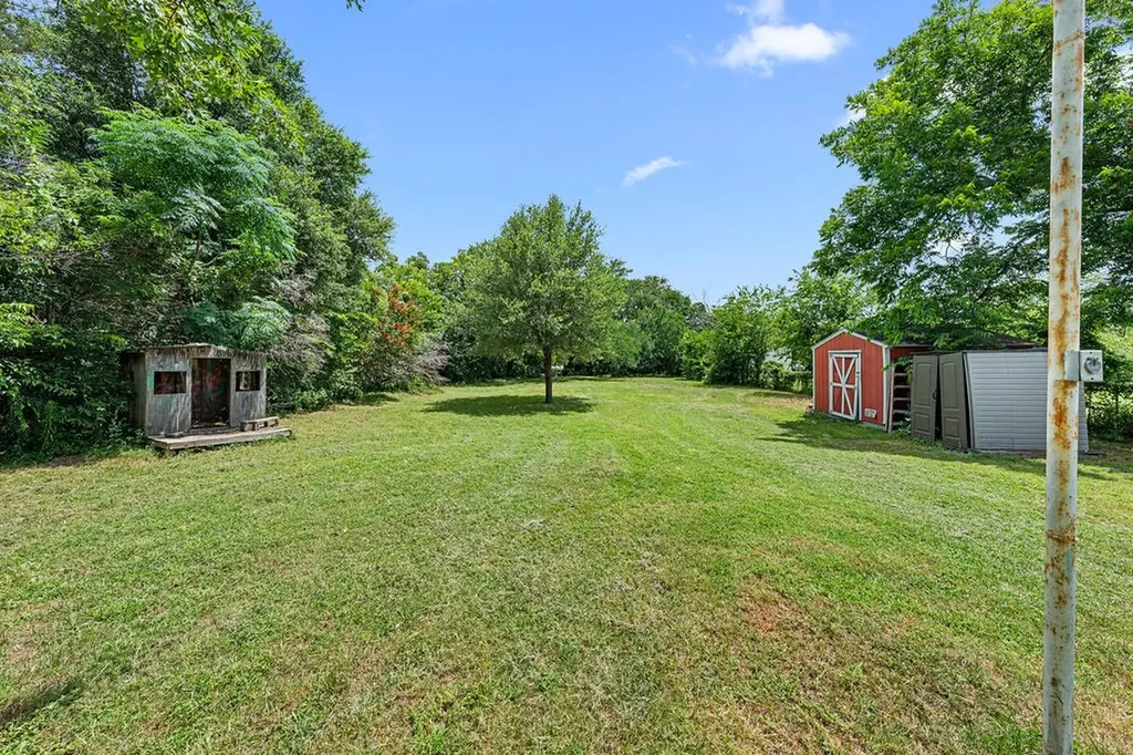 5621 Meandering Road River Oaks TX 76114