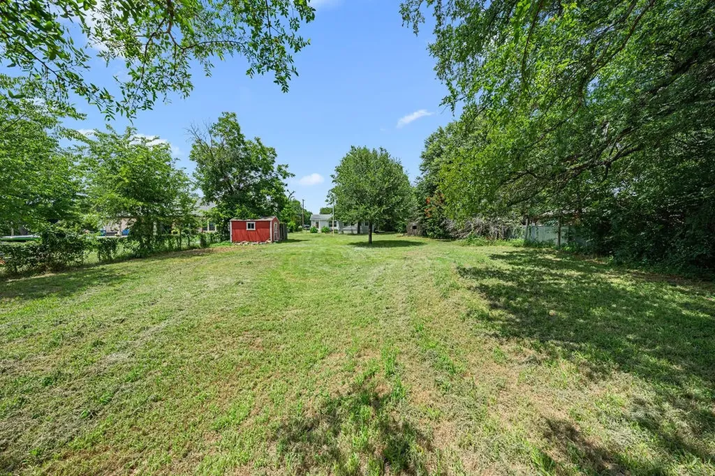 5621 Meandering Road River Oaks TX 76114