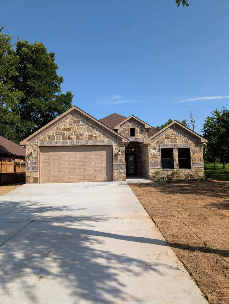 732 Fuller Avenue Cleburne TX 76031