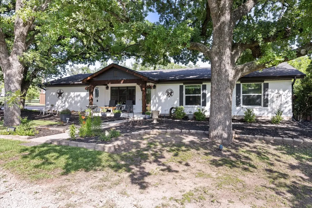 1003 Newell Hudson Oaks TX 76087