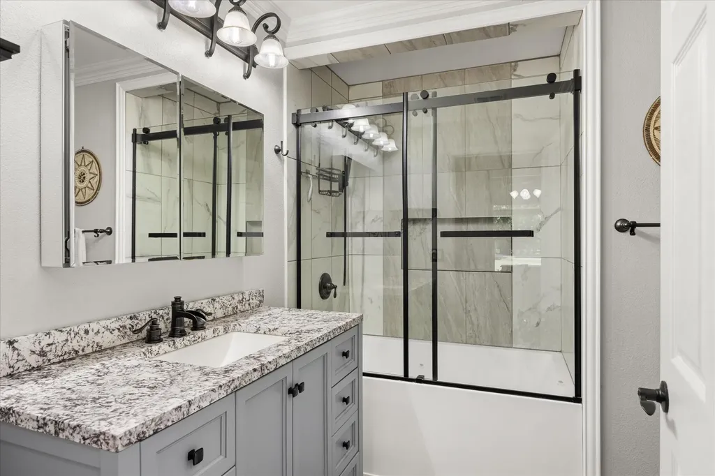 1003 Newell Hudson Oaks TX 76087