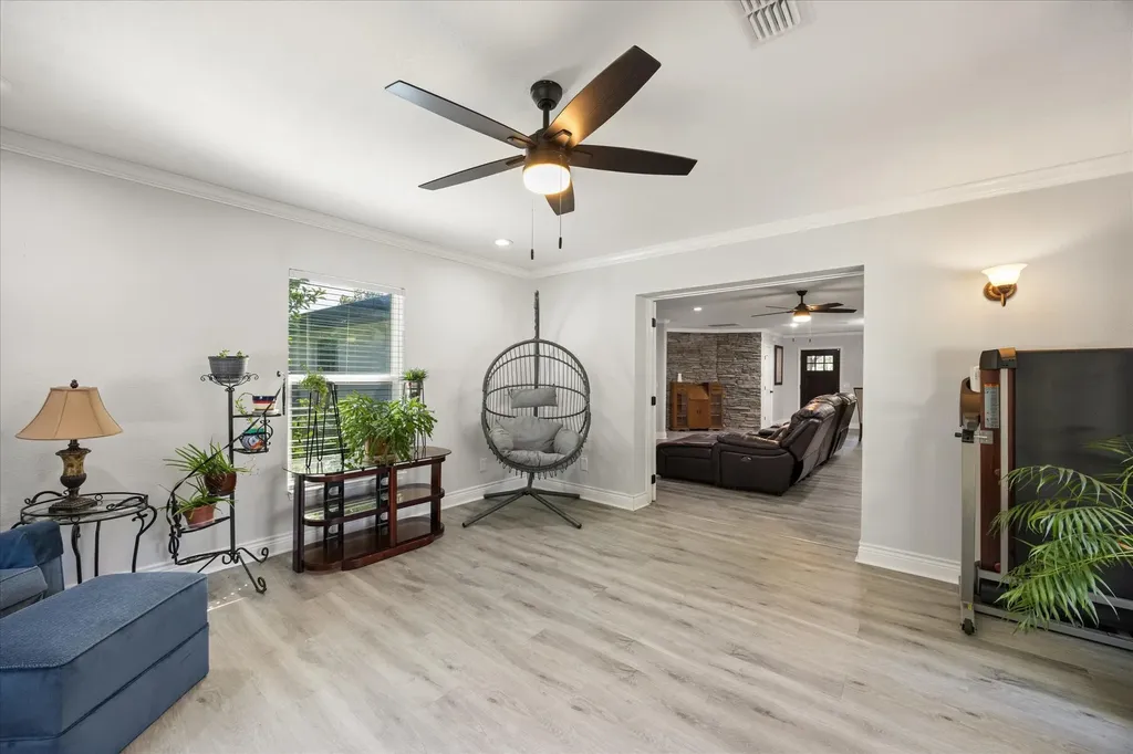 1003 Newell Hudson Oaks TX 76087
