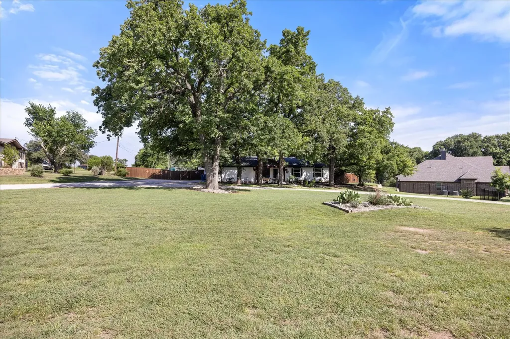 1003 Newell Hudson Oaks TX 76087