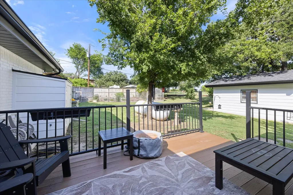 1003 Newell Hudson Oaks TX 76087