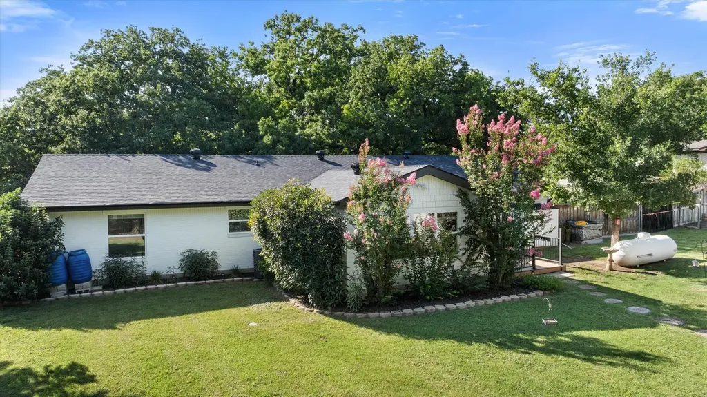 1003 Newell Hudson Oaks TX 76087
