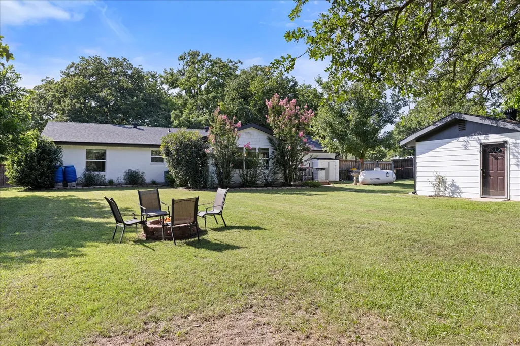 1003 Newell Hudson Oaks TX 76087