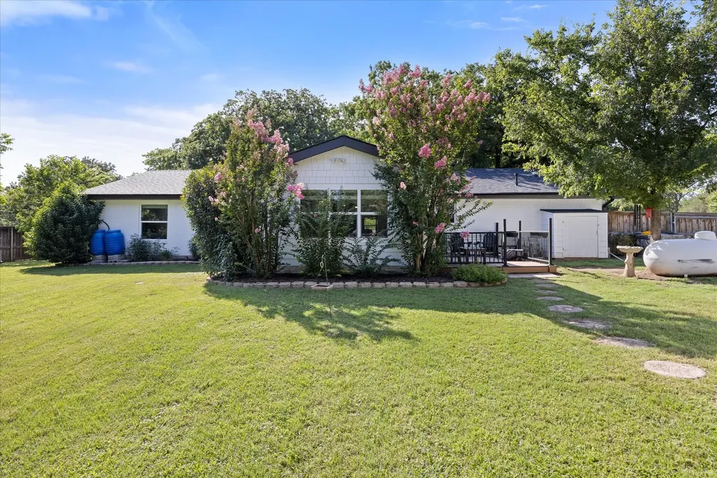 1003 Newell Hudson Oaks TX 76087