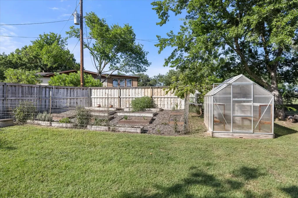 1003 Newell Hudson Oaks TX 76087