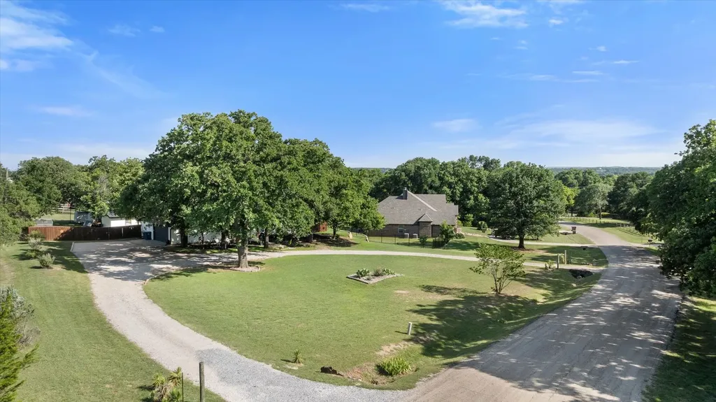 1003 Newell Hudson Oaks TX 76087