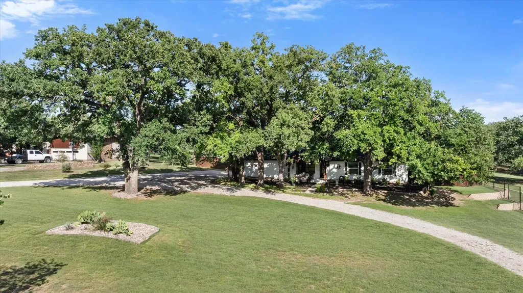 1003 Newell Hudson Oaks TX 76087