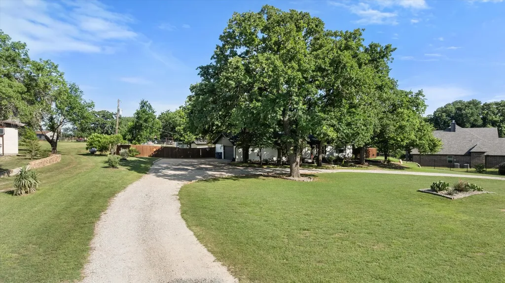 1003 Newell Hudson Oaks TX 76087