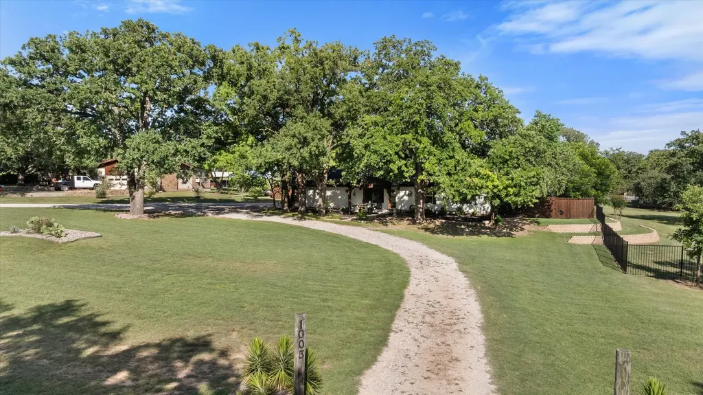1003 Newell Hudson Oaks TX 76087