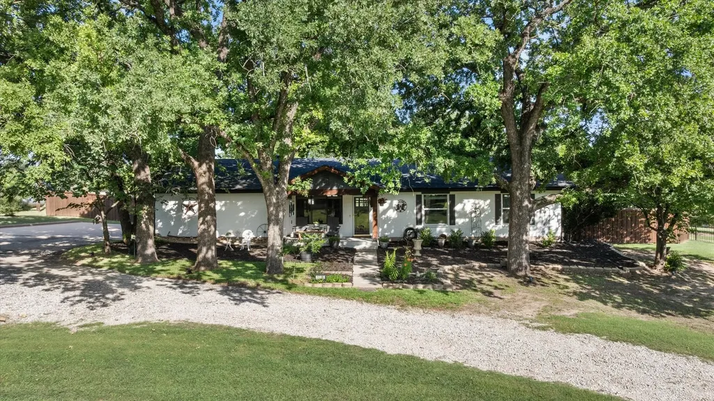 1003 Newell Hudson Oaks TX 76087