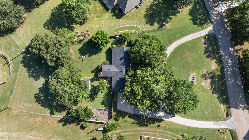 1003 Newell Hudson Oaks TX 76087