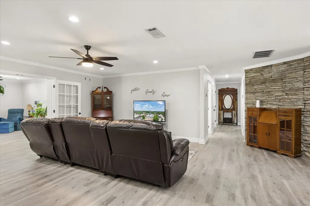 1003 Newell Hudson Oaks TX 76087