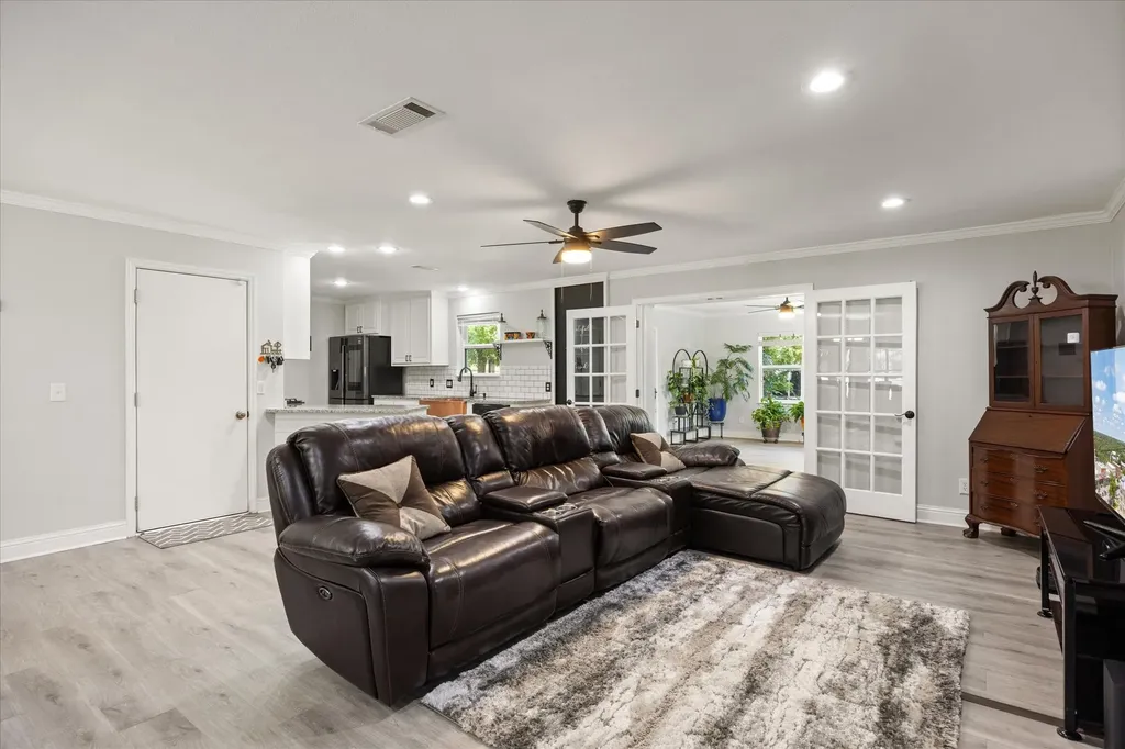 1003 Newell Hudson Oaks TX 76087