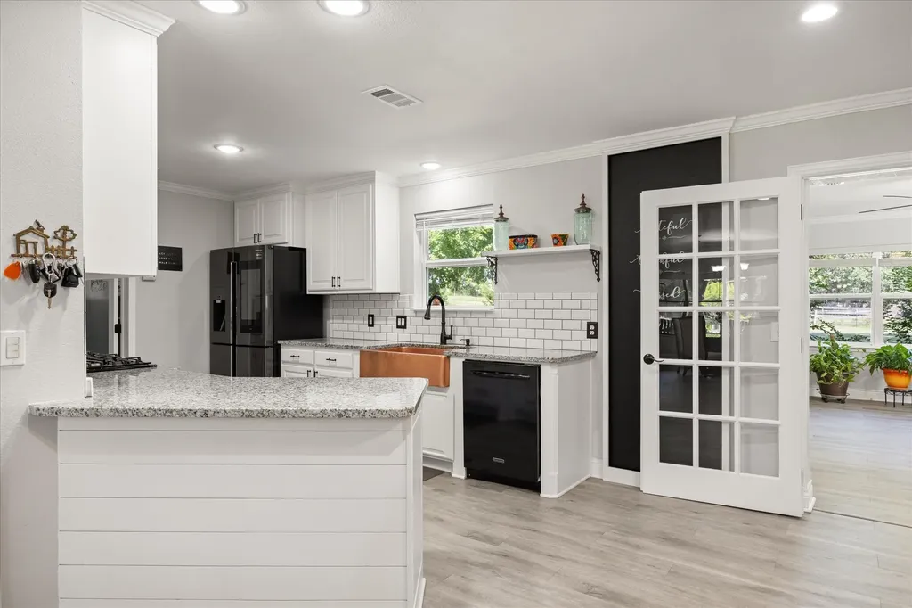 1003 Newell Hudson Oaks TX 76087