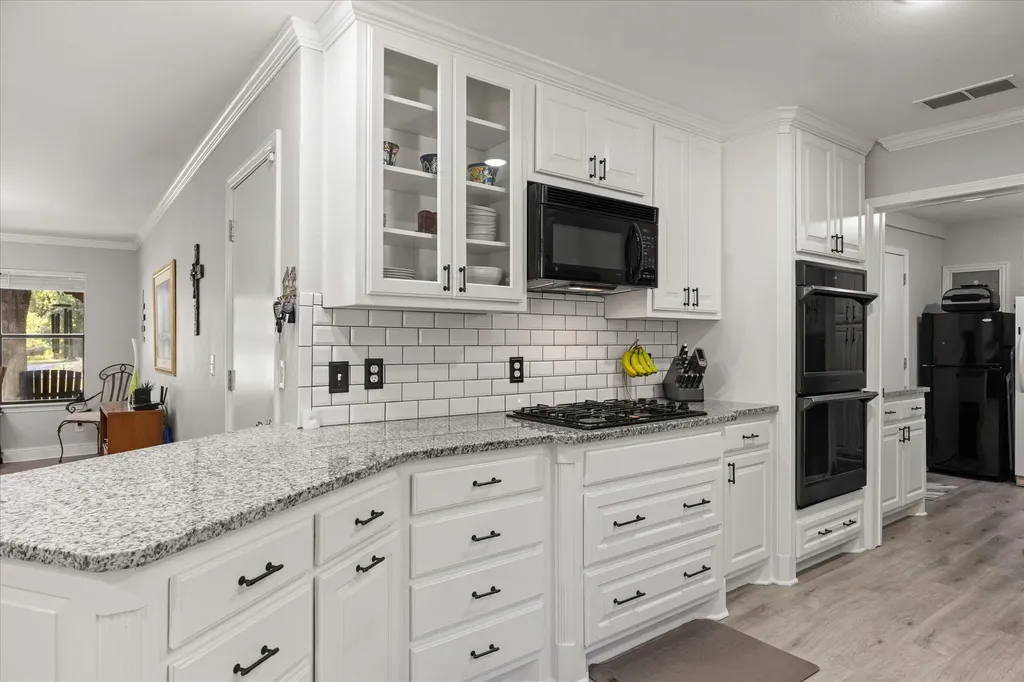 1003 Newell Hudson Oaks TX 76087