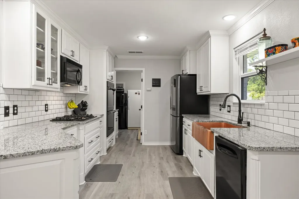 1003 Newell Hudson Oaks TX 76087