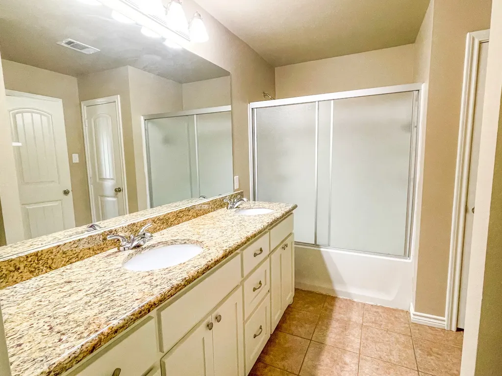 210 Paschall Mabank TX 75147