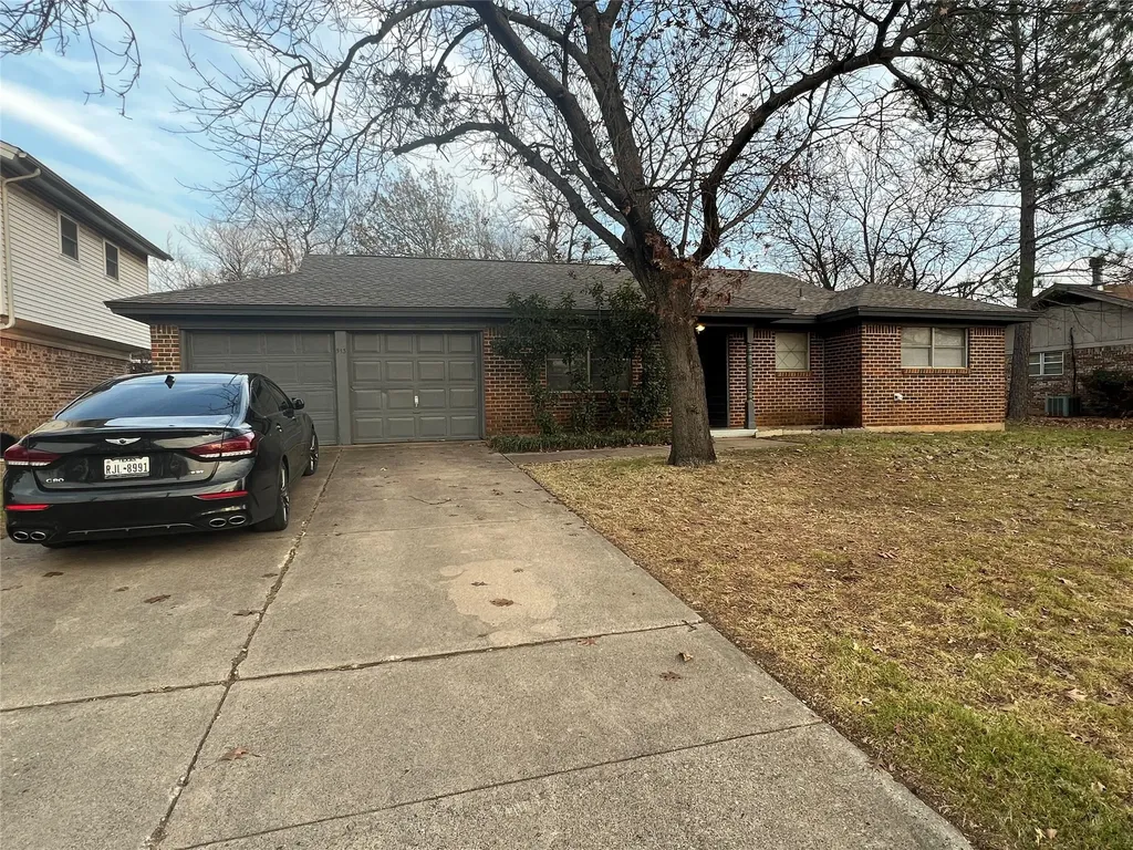 513 Simmons Drive Euless TX 76040