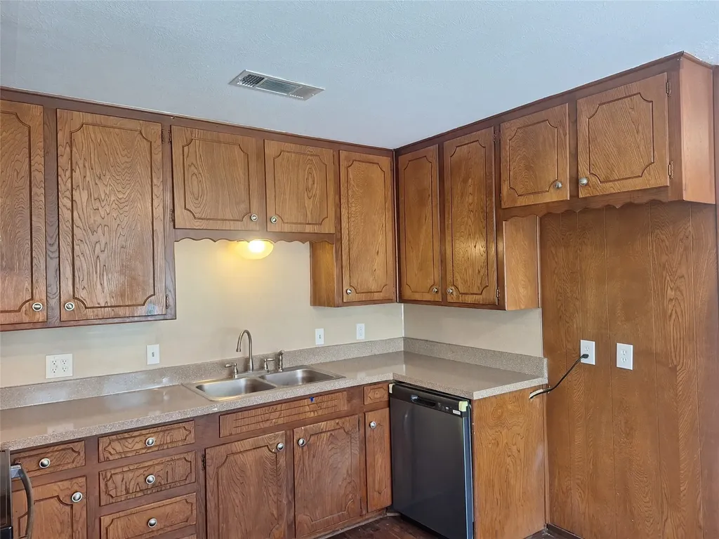 513 Simmons Drive Euless TX 76040