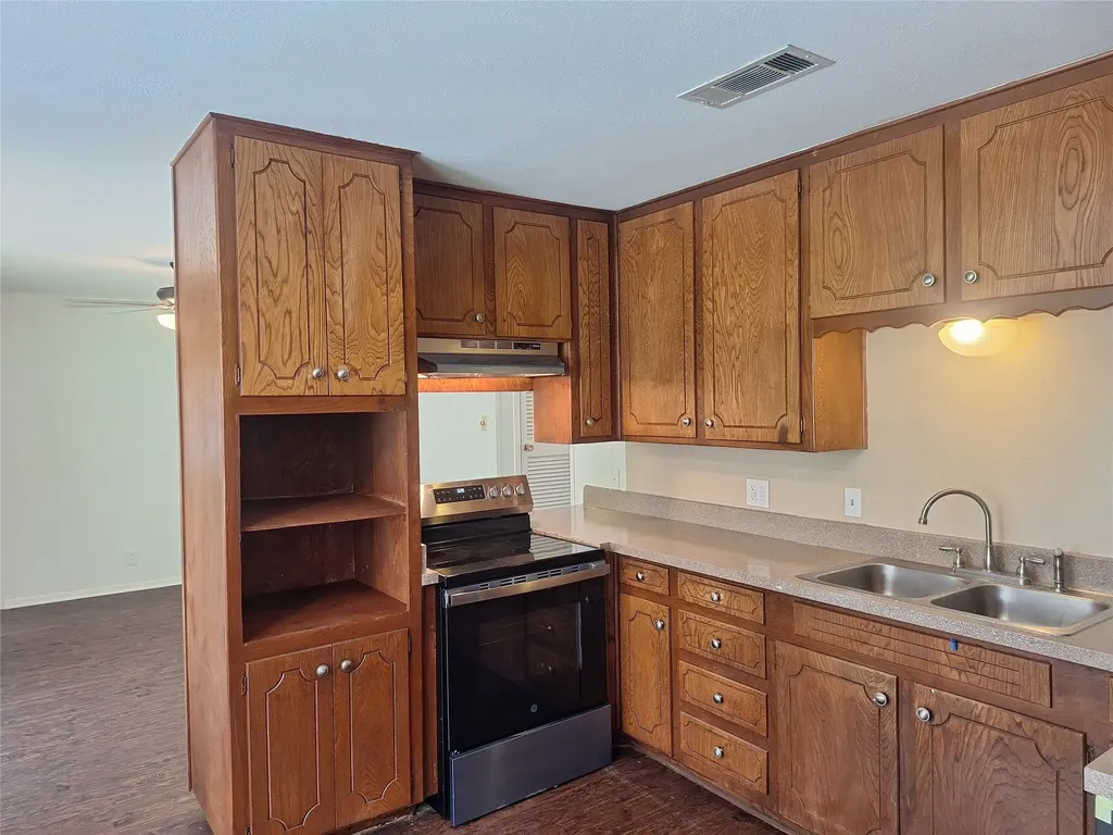 513 Simmons Drive Euless TX 76040