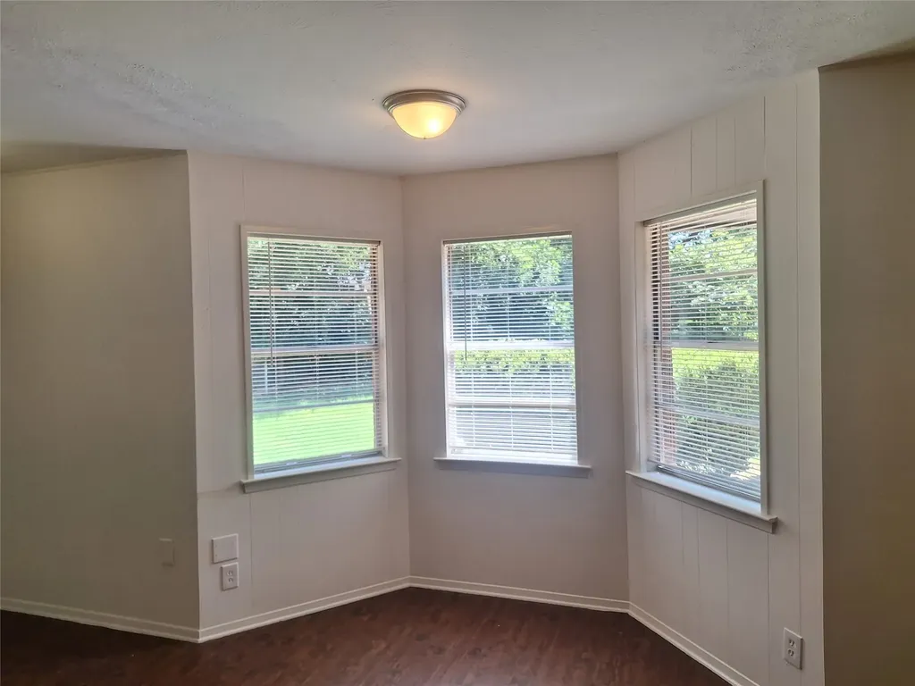513 Simmons Drive Euless TX 76040