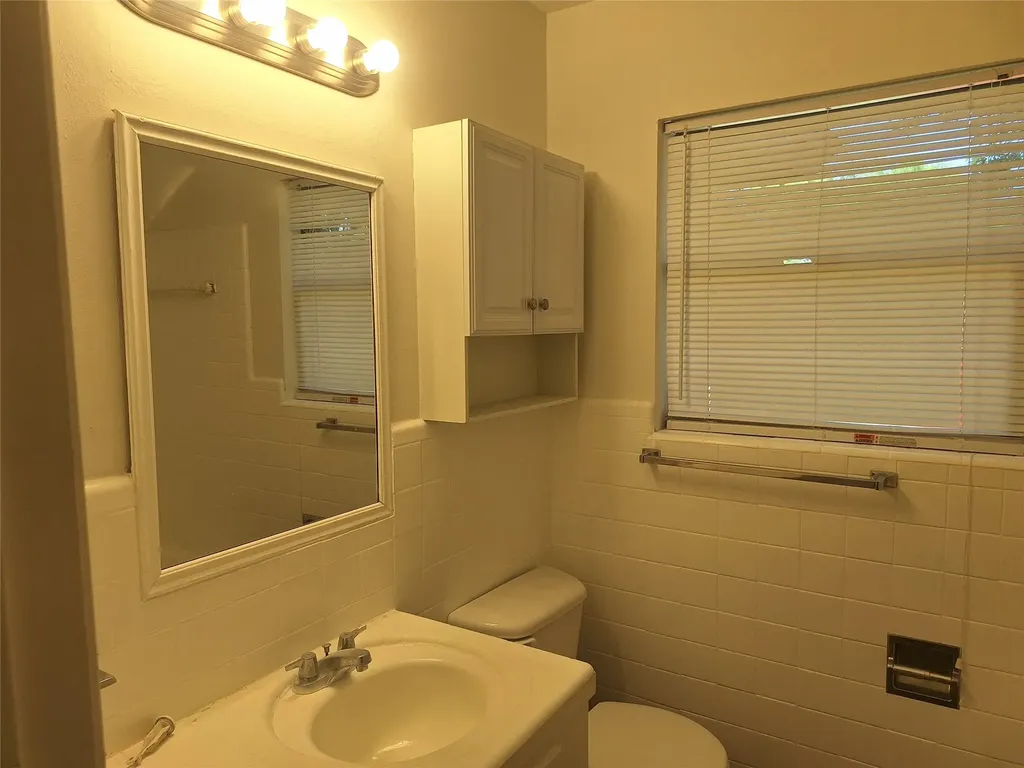 513 Simmons Drive Euless TX 76040