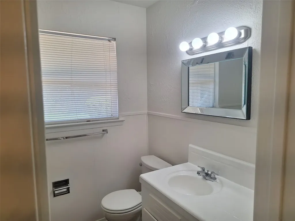 513 Simmons Drive Euless TX 76040