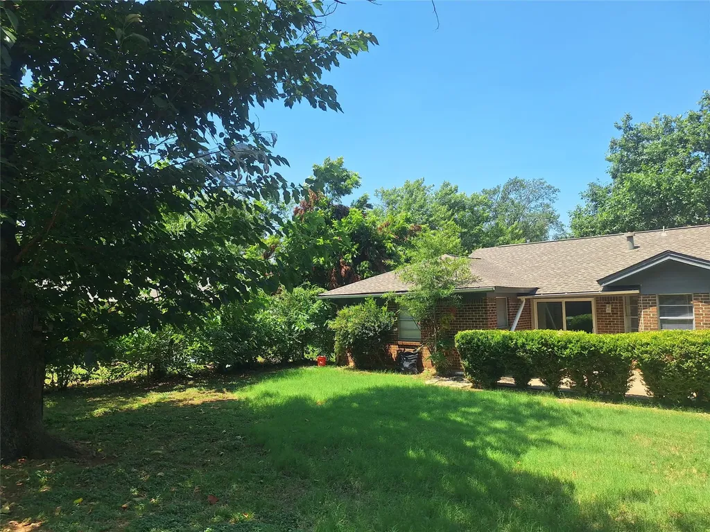 513 Simmons Drive Euless TX 76040