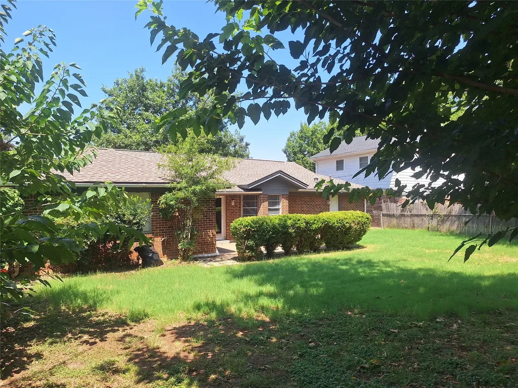 513 Simmons Drive Euless TX 76040