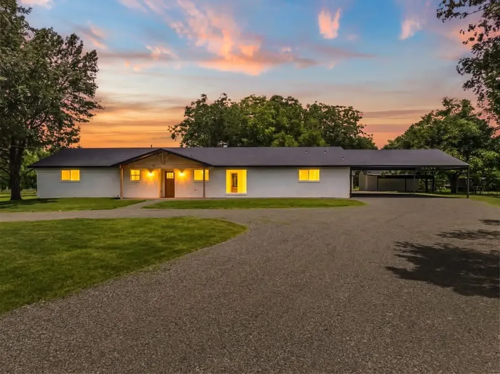 616 E Moonlight Drive Robinson TX 76706