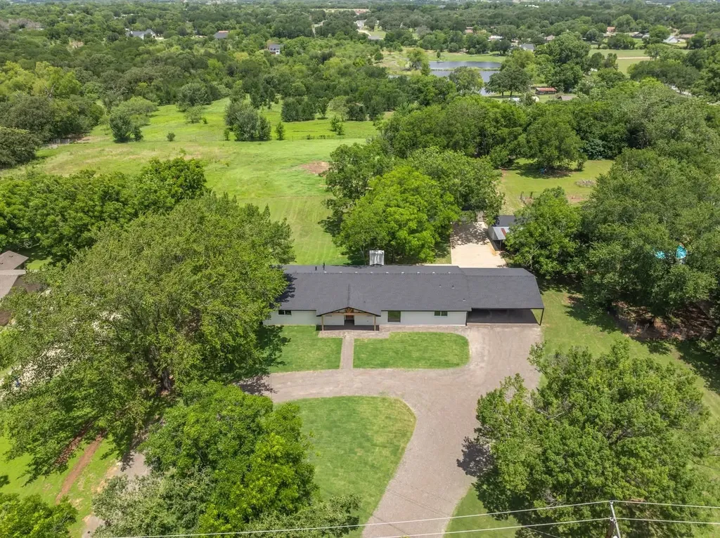 616 E Moonlight Drive Robinson TX 76706