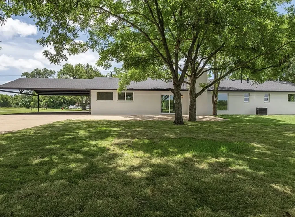 616 E Moonlight Drive Robinson TX 76706