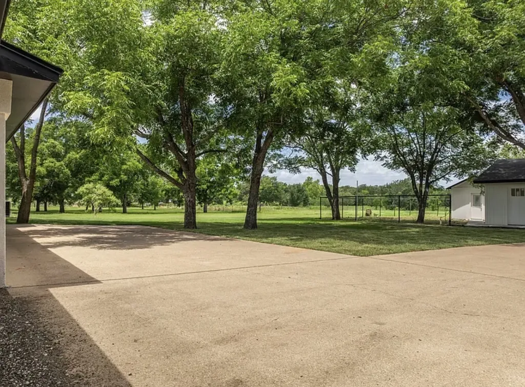 616 E Moonlight Drive Robinson TX 76706