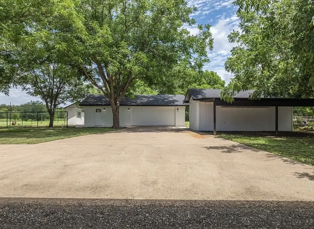 616 E Moonlight Drive Robinson TX 76706