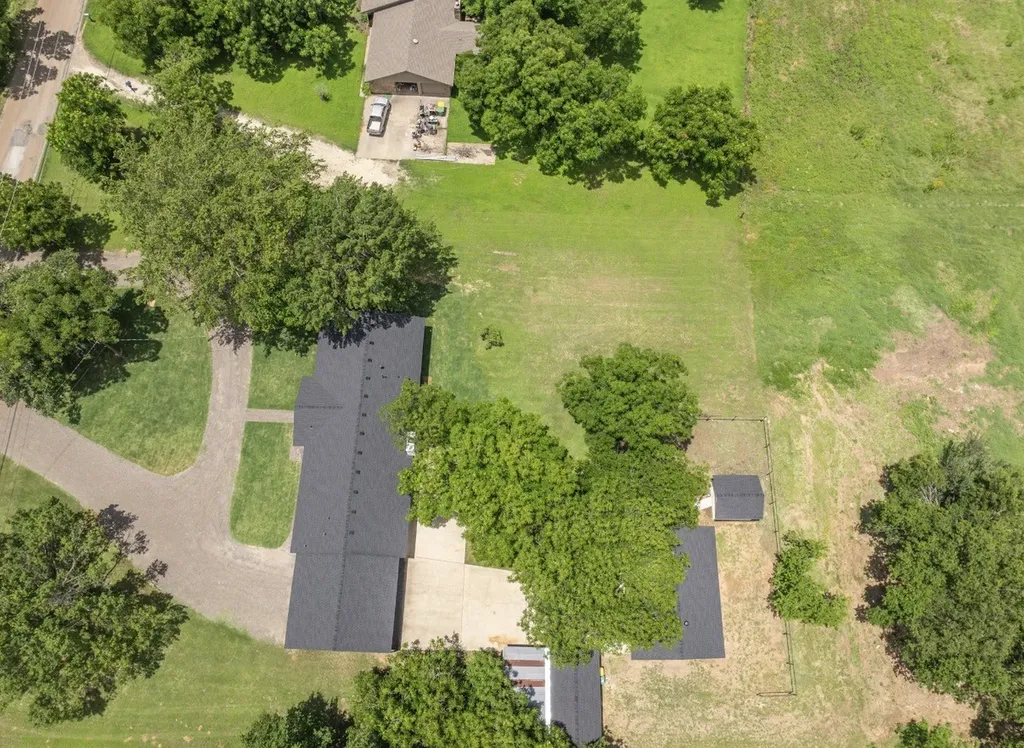 616 E Moonlight Drive Robinson TX 76706