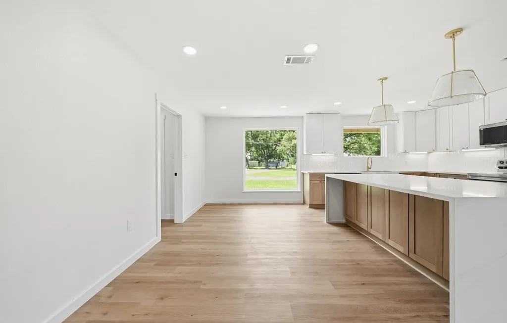 616 E Moonlight Drive Robinson TX 76706