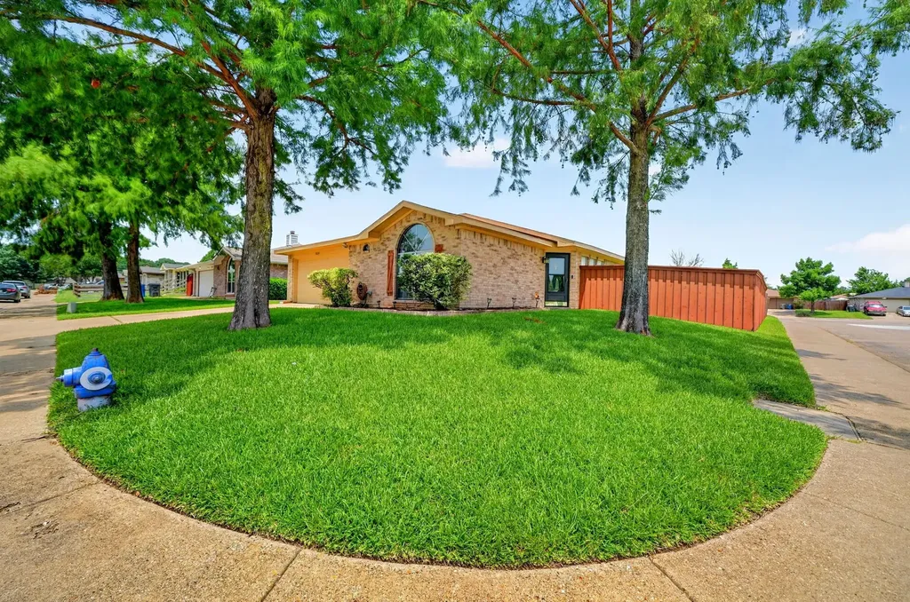 9339 Crimnson Court Dallas TX 75217