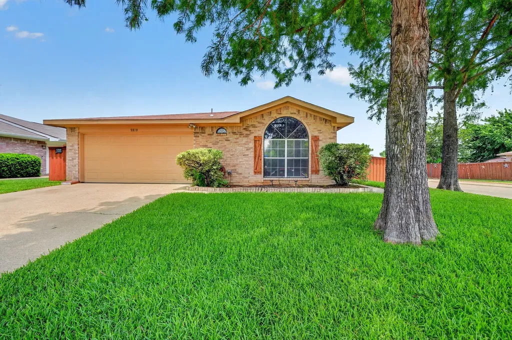 9339 Crimnson Court Dallas TX 75217