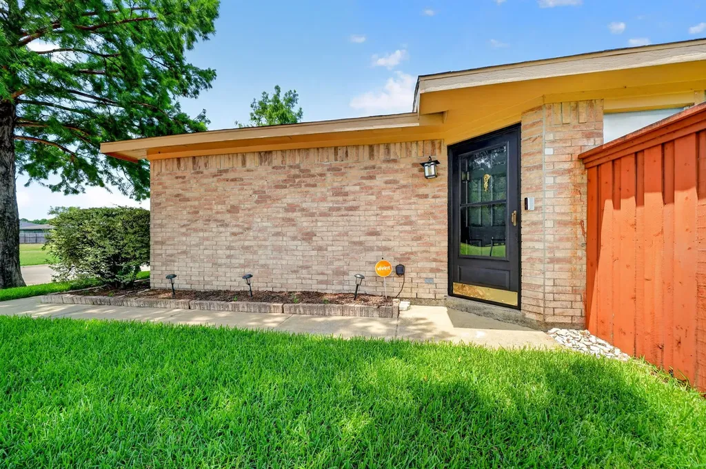 9339 Crimnson Court Dallas TX 75217