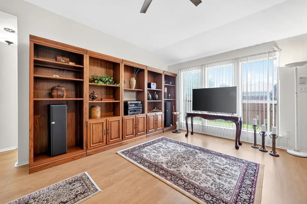 9339 Crimnson Court Dallas TX 75217