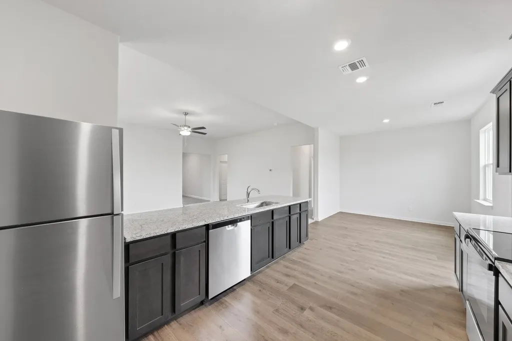 945 Cawthorne Trail Fort Worth TX 76108