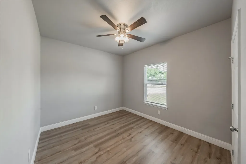 402 S Robbins Street Cleburne TX 76031