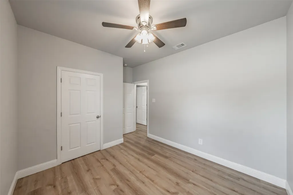 402 S Robbins Street Cleburne TX 76031