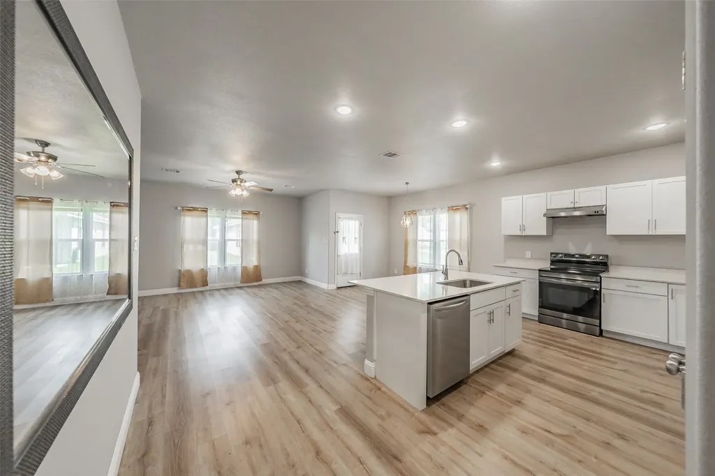 402 S Robbins Street Cleburne TX 76031