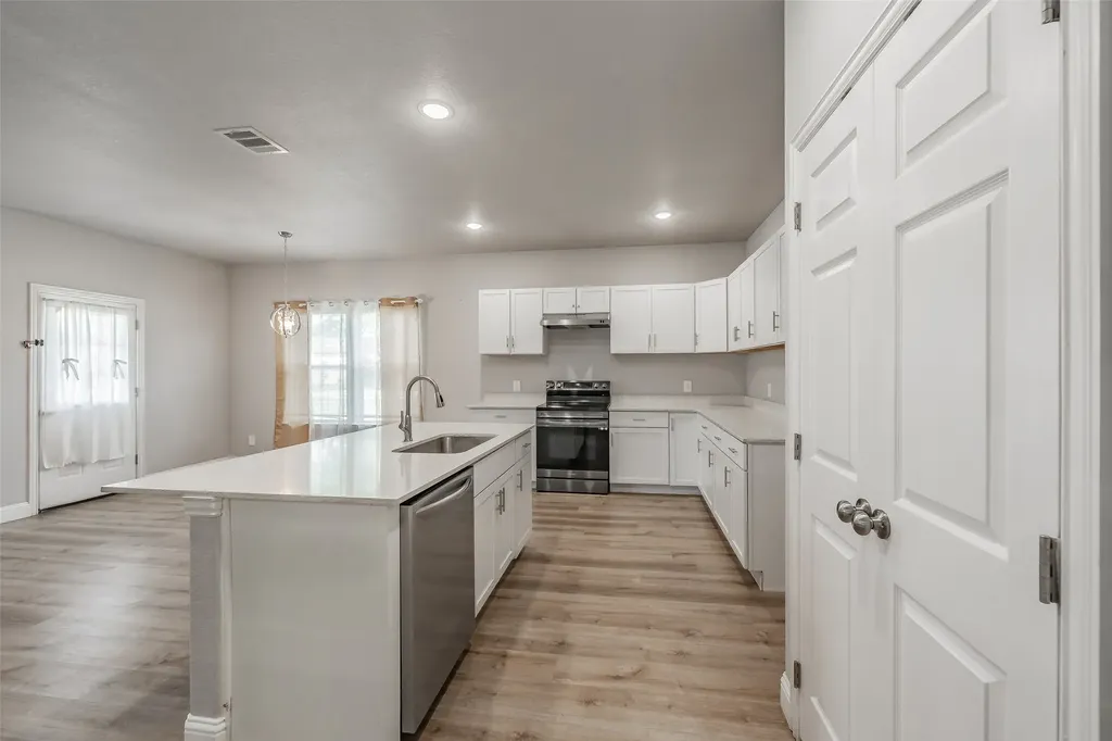 402 S Robbins Street Cleburne TX 76031