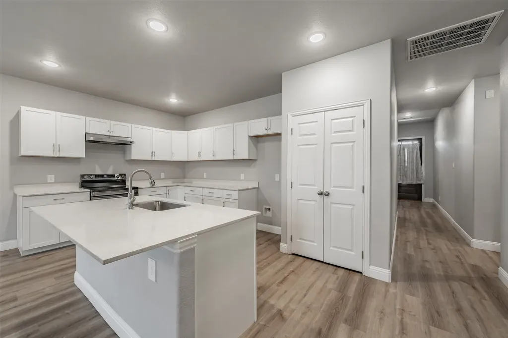 402 S Robbins Street Cleburne TX 76031